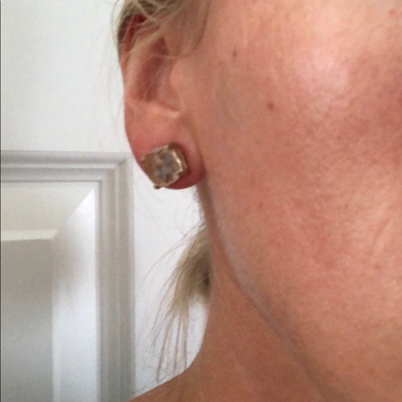 Large smoke gold stud earrings - Picture 3 of 3